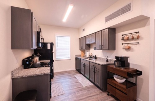 Lawrence Apartment | [3BR] Chic Retreat | Min from KU/Mass