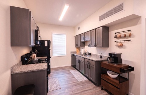 University Place Apartment | [3BR] Chic Retreat | Min from KU/Mass