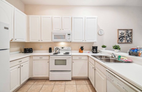 Bahama Bay House | Bahama Bay Resort: Family-Friendly Retreat with Pool & Kitchen