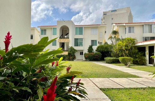 Zona Hotelera Apartment | Inviting 3BR Condo with Pool in Hotel Zone - Pet Friendly!