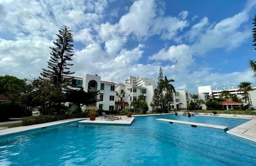 Zona Hotelera Apartment | Inviting 3BR Condo with Pool in Hotel Zone - Pet Friendly!