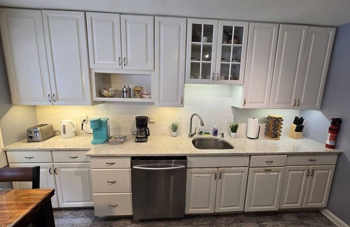 Kemp Mill Cottage | Family-Friendly 3BR House with Kitchen & Great Amenities