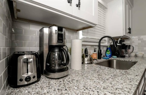 Independence House | Idyllic 3BR Retreat for Nature Lovers with Family Amenities