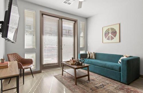 Downtown Phoenix Apartment | Exceptional 3BR RORO Suite with Pool & Pet-Friendly Amenities