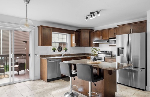 Dieppe House | 3BR Duplex W/Outdoor Patio