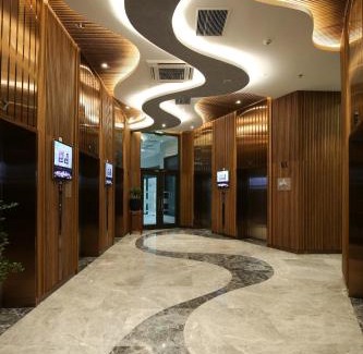 Van Giang Apartment | Cozy 3Br Ecopark Apartment with Balcony and Lake View