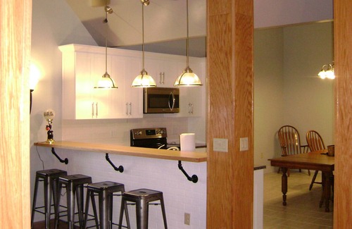 Mohawk Apartment | Exceptional 3BR Factory Loft Near Mohawk Antiques Mall