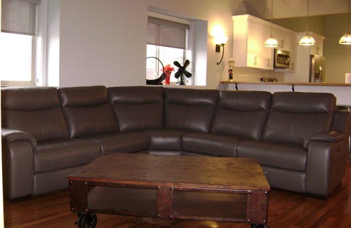 Mohawk Apartment | Exceptional 3BR Factory Loft Near Mohawk Antiques Mall