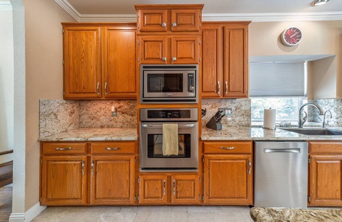 Flower Mound House | 3BR Family Oasis: Hot Tub, Office, Scenic Trails, Close to Shops, Dining, and DFW Airport
