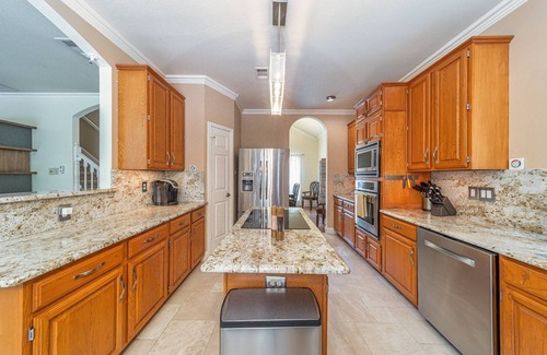 Flower Mound House | 3BR Family Oasis: Hot Tub, Office, Scenic Trails, Close to Shops, Dining, and DFW Airport