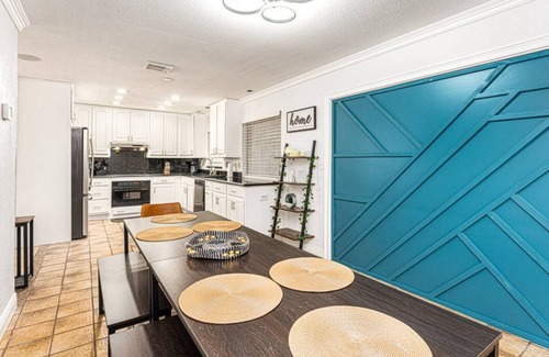 Conway House | Pet-Friendly Mid Century Oak Tree Near Downtown Orlando