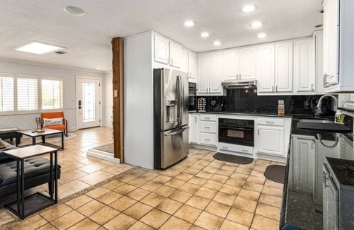 Conway House | Pet-Friendly Mid Century Oak Tree Near Downtown Orlando