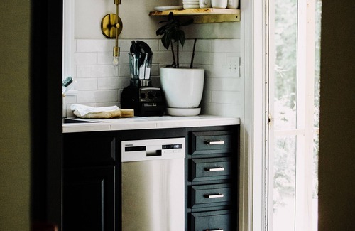 Elon House | Guest Rated 10/10: Family-Friendly Bungalow in Elon, NC