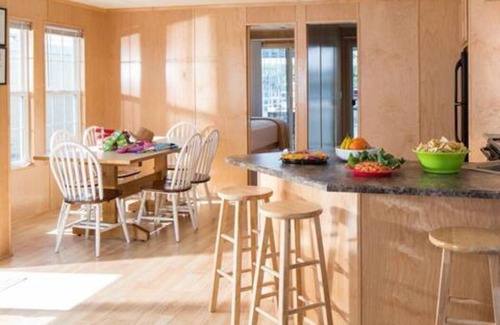Cadiz Boat Rental | Dog-Friendly 3BR Floating Cabin with Lake View & Pool