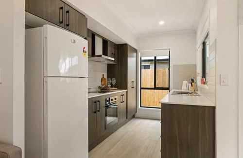 Browns Plains House | Cozy 3BR Home with Family-Friendly Amenities and Breakfast