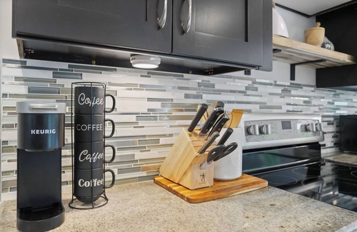 South Corals House | 3BR Home w/Heated Pool, BBQ & Lounge — 1 Mile to Fort Lauderdale Beach!