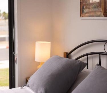 Browns Plains House | Inviting 3BR Home with Cozy Design and Full Kitchen