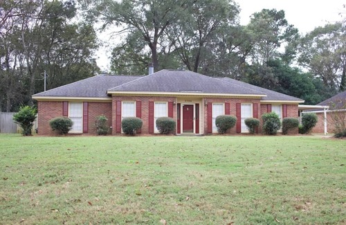 Gunter Afs House | Pet-Friendly 3BR Home with Large Backyard Near Capitol