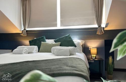 Leeds House | 3BR House for contractors and professionals with free Parking & Netflix nr motorway