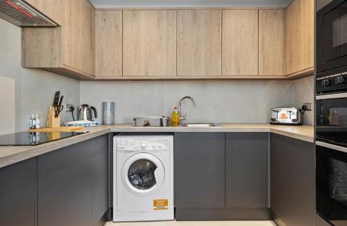 High Barnet House | Family-Friendly 3BR House in Prime Barnet Location
