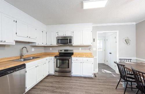 North Raleigh House | Family-Friendly Retreat with Fenced Yard and Swingset