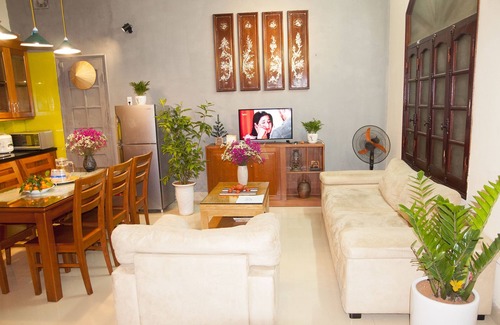 Truc Bach House | Modern 3BR Lakeside House Steps from Old Quarter