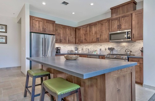 South Lake Tahoe Condo | Elegant 3Br Residence Near Heavenly Gondola & Village