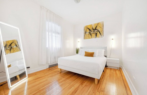 Southeast Yonkers House | 3BR Luxury Retreat with Easy Parking