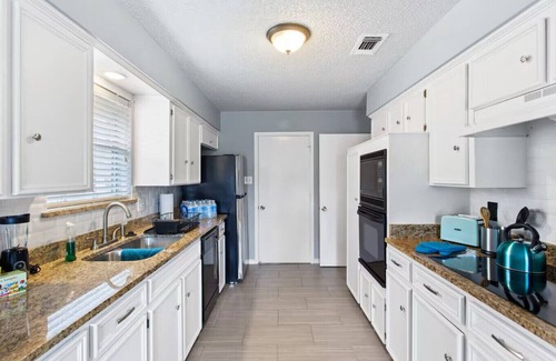 Irving House | 3BR Near DFW & AT&T Stadium