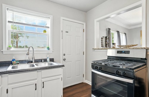 Tulsa House | Elegant 3BR Retreat Near Downtown & BOK | Perfect for Families