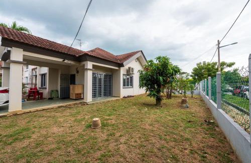 Sungai Pelek House | Cozy 3BR Retreat Homestay Near Gold Coast, Sepang
