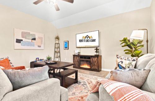 Lake Charles House | Cozy Accommodations with High-Speed Wi-Fi & Workspace