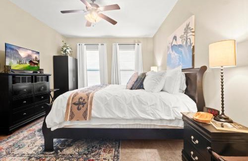 Lake Charles House | Cozy Accommodations with High-Speed Wi-Fi & Workspace