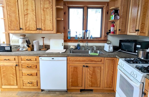 Cummington House | River View Log House: 3BR with Pool & Breakfast Included