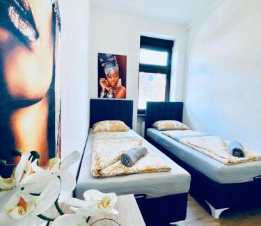 Grinzing Apartment | Family-Friendly 3BR Apartment, Steps from Stammersdorf