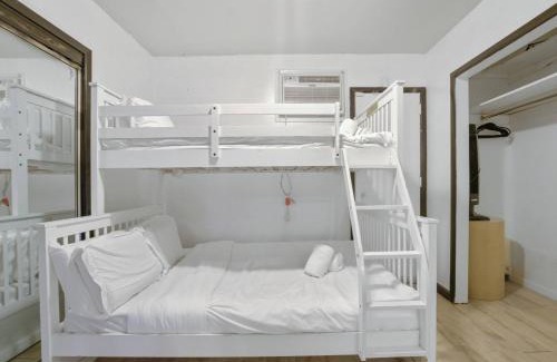 West New York Apartment | Bright 3BR Skyline Apartment in Vibrant District - Pet Friendly