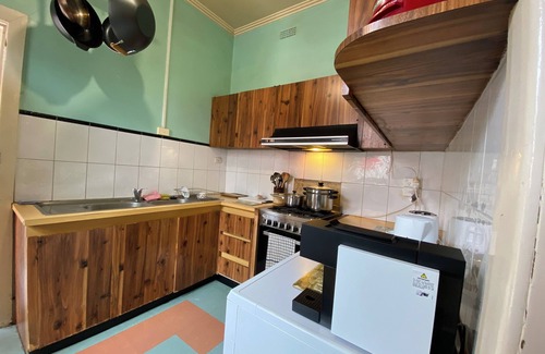 Northcote Apartment | Cozy 3BR Retreat in Vibrant Northcote with Kitchen Access