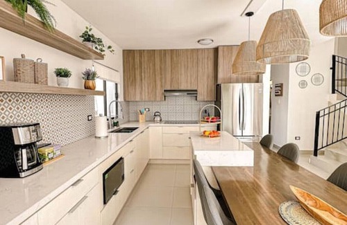 El Sauzal House | Inviting 3BR Villa with Pool at Viñedos del Mar