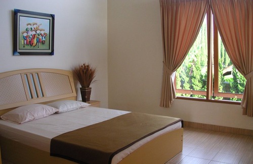 Cipanas Villa | Child-Friendly 3BR Villa in Cimacan Puncak with Breakfast