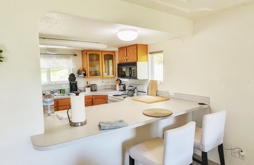 Shelton House | Idyllic Beach Retreat with Garden & Ocean Views, Rated 9.8
