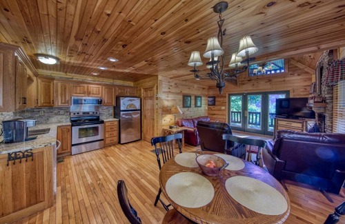 Smoky Mountains Apartment | 3BR w/Hot Tub*Fireplace*MTN Views*Games*Peaceful
