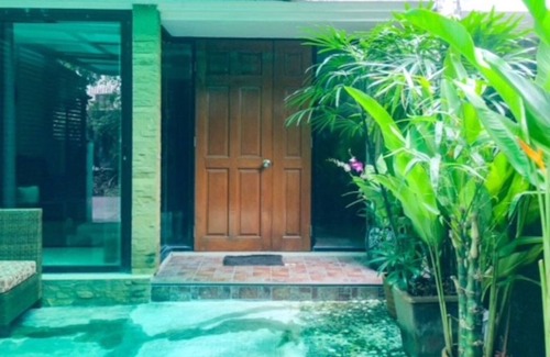 Sukhumvit House | Discover a 3BR Oriental House Near BTS Thong Lo