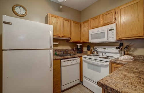 Weirs Beach Condo | Relaxing Weirs Beach Getaway: 3BR Condo with Lake View
