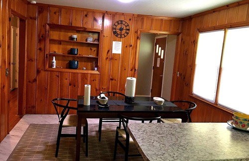 Greer House | Tranquil Retreat with Family-Friendly Amenities