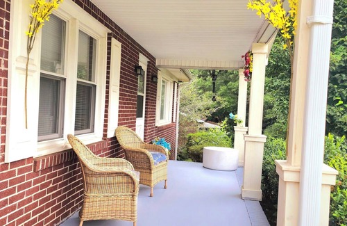 Greer House | Tranquil Retreat with Family-Friendly Amenities