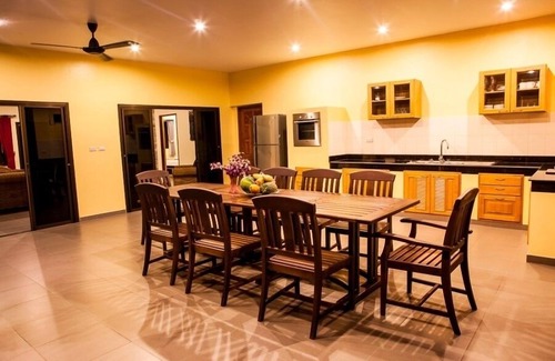 Mae Nam Villa | Stunning 3BR Zanzibar Villa - Steps from the Beach