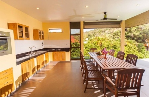 Mae Nam Villa | Stunning 3BR Zanzibar Villa - Steps from the Beach
