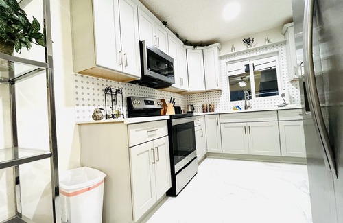 Beverly Green Apartment | Spacious 3BR Apartment near Las Vegas Strip - Book Now!