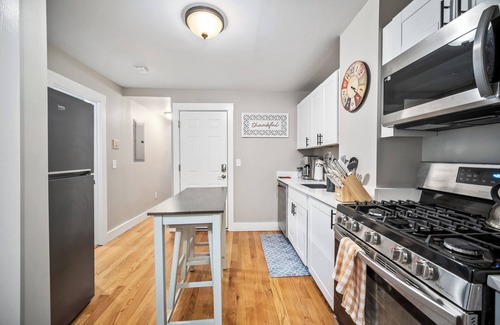 North End Apartment | Explore Prima Boston North End: Family-Friendly 2BR Retreat