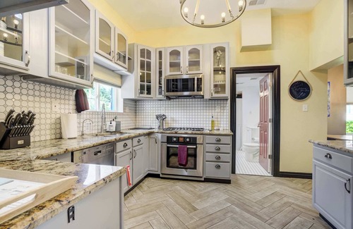 Florence House | 3BRM Stylish Mid-Century Escape | Near Royal Gorge